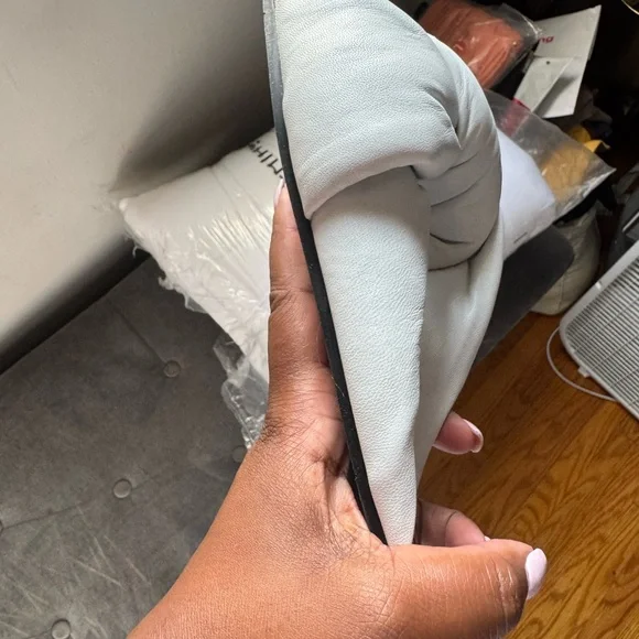 Balenciaga Ivory Gift Box - Picture 11 of 12